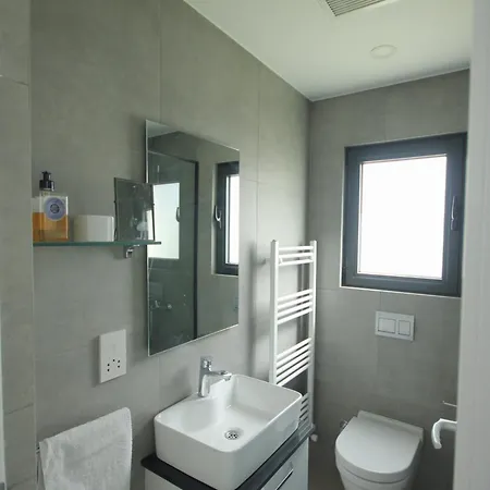 公寓 Homely 2-bedroom With Garden And Sea View