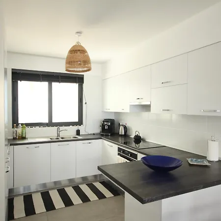 Homely 2-bedroom With Garden And Sea View 公寓 *