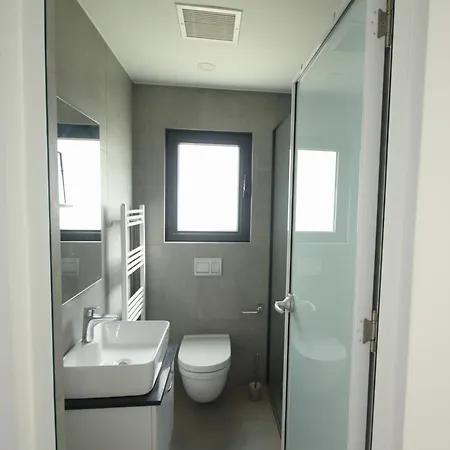 Homely 2-bedroom With Garden And Sea View 公寓 *