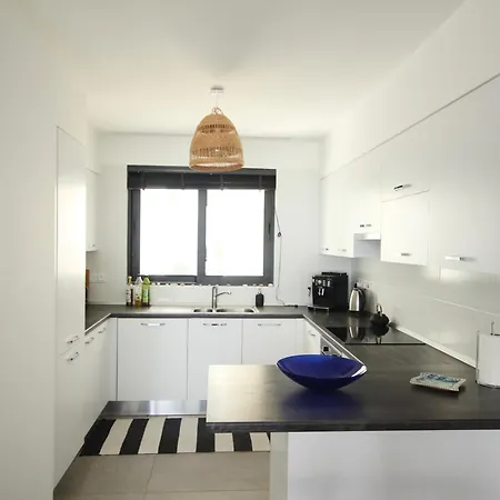 公寓 Homely 2-bedroom With Garden And Sea View *